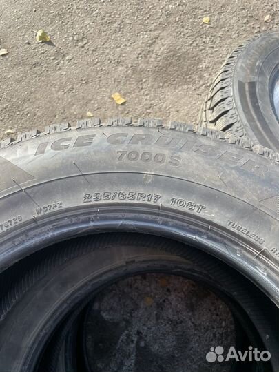 Bridgestone Ice Cruiser 7000S 235/65 R17