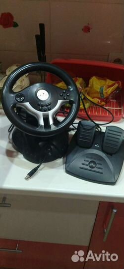 Игровой руль с педалями