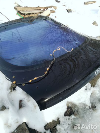 Крышка багажника Toyota