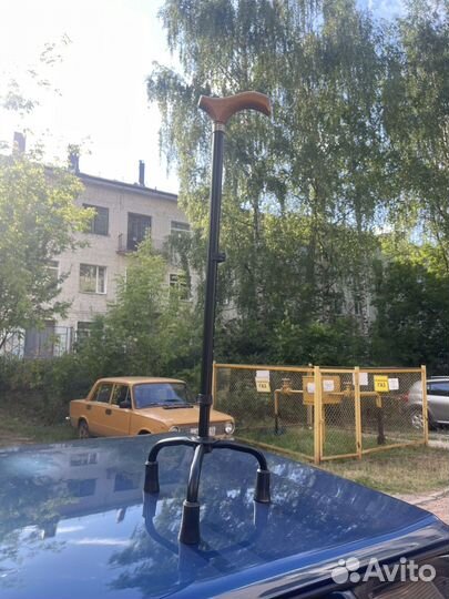 Трость трехопорная