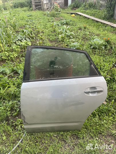 Двери на toyota prius