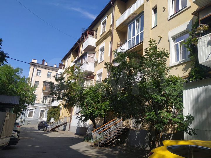 2-к. квартира, 56 м², 2/4 эт.