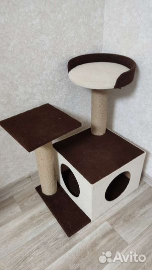 Кошачий домик с когтеточкой