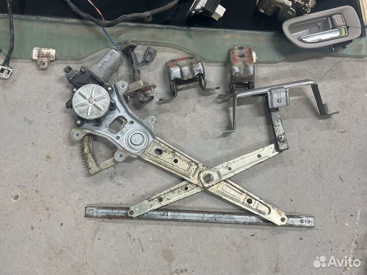 Запчасти задней правой двери Subaru Tribeca 2008