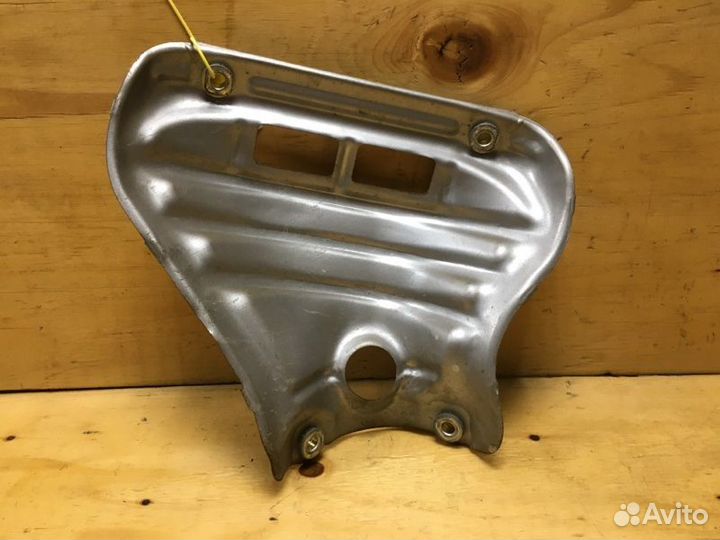 Кожух выпускного коллектора Toyota Isis ZNM10W