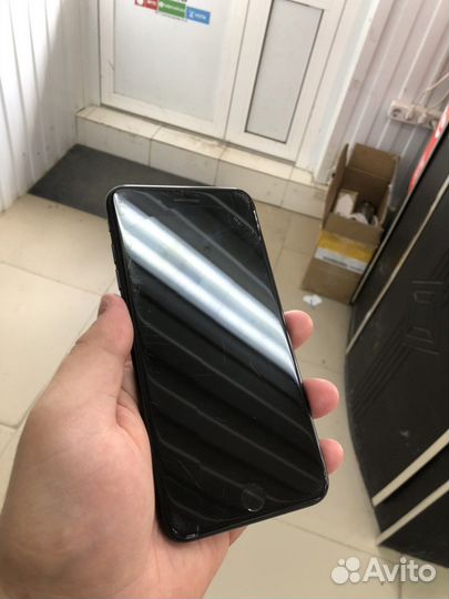 Телефон iPhone 7 plus