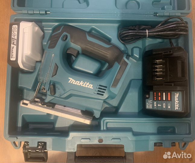 Лобзик makita JV143D