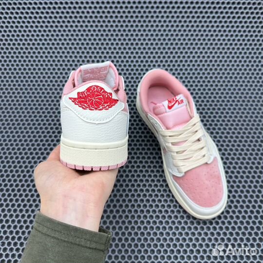 Nike Air Jordan 1 Low travis scott shy pink