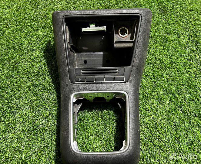 Накладка центральной консоли Volkswagen Tiguan