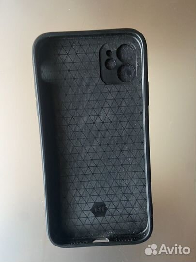 Чехол на iPhone 11 с карманом для карт