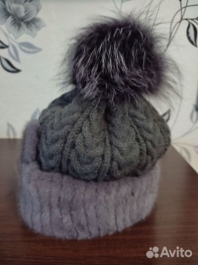 Шапка вязаная с норкой