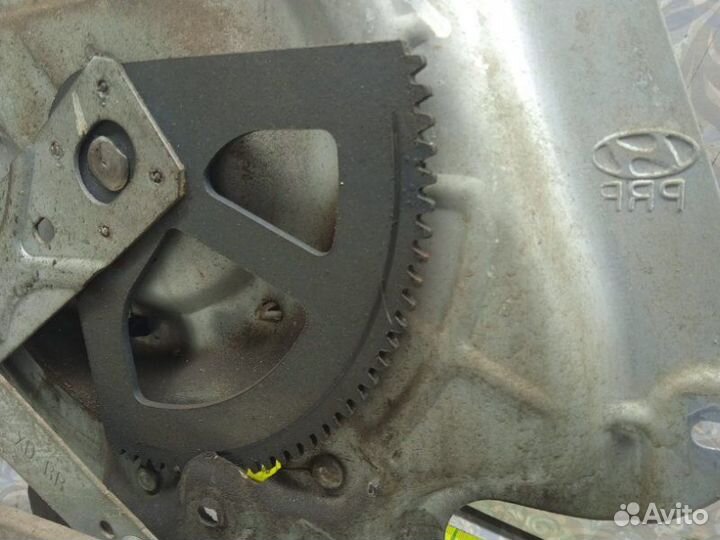 Стеклоподъемник задний правый Hyundai Elantra XD