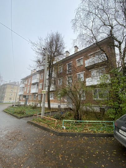 2-к. квартира, 43 м², 1/3 эт.