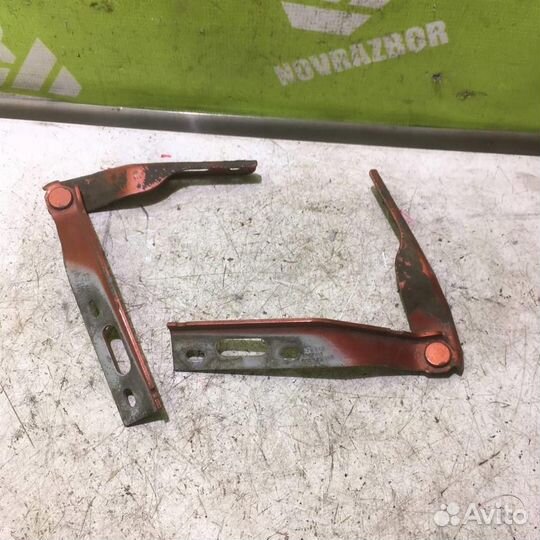 Петля капота левая Сеат Кордоба