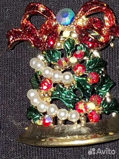 Брошка ёлка. С камнями жемчуг бижутерия