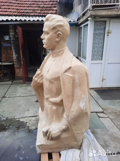 Бюст Монумент Ульянов Ленин