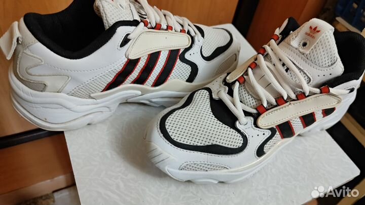 Кроссовки Adidas Magmur Runner