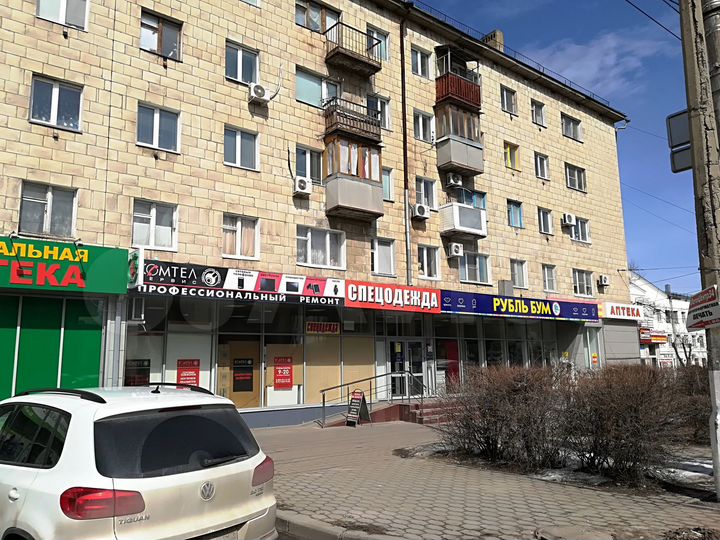 Торговый комплекс с арендаторами, 635 м²