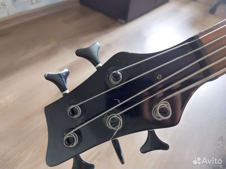 Бас гитара 5 струн