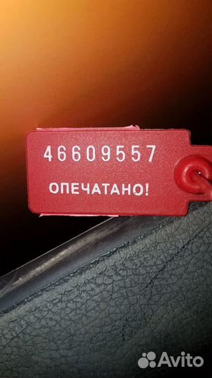 Обшивка передней левой двери на Renault Logan