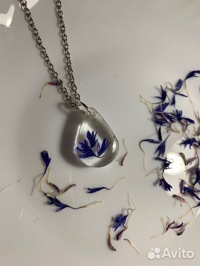 Кулон ручной работы с васильками