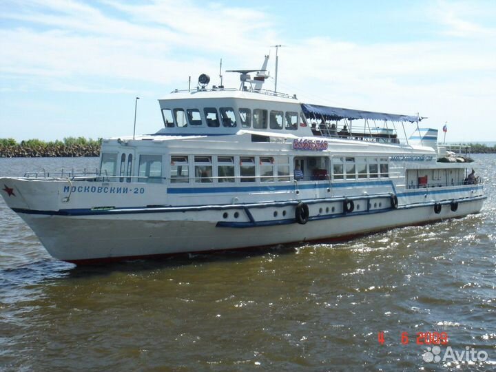 Продавец на речной вокзал