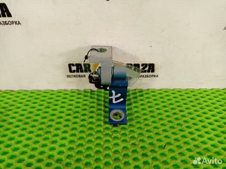 Петли двери верхние левые L