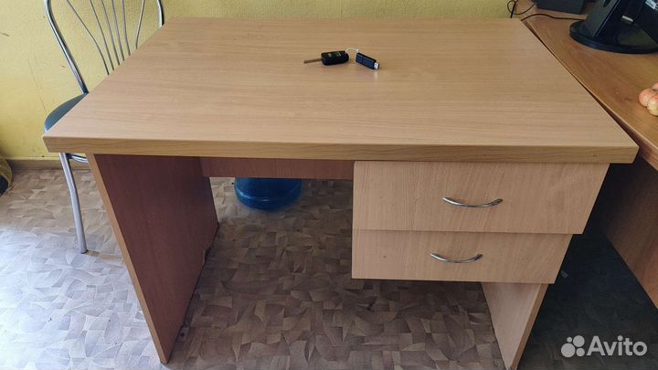 Письменный стол