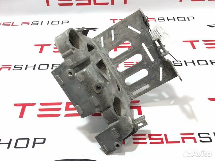Кронштейн компрессора кондиционера Tesla Model 3