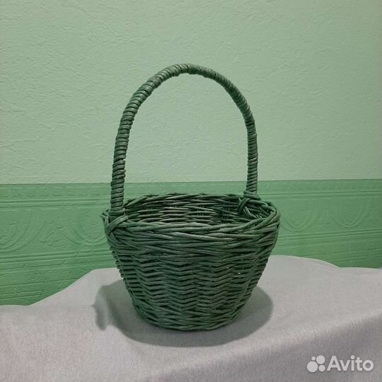 Корзина плетеная из бумажной лозы