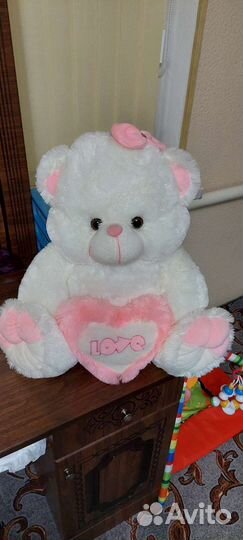 Большой плюшевый заяц