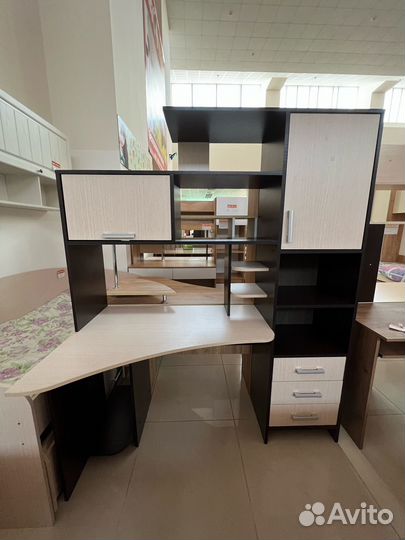 Компьютерный стол номер 6