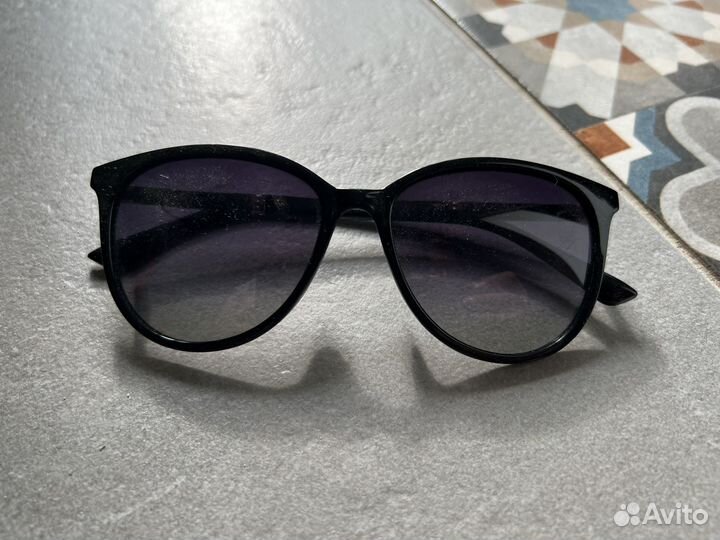 Солнцезащитные очки женские valentino