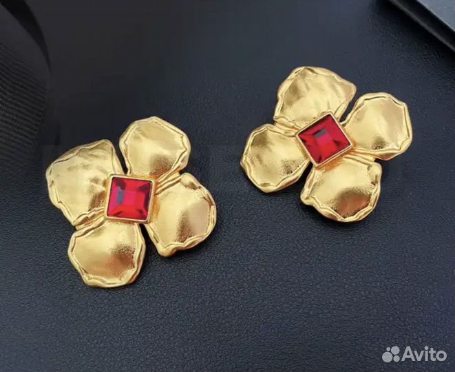 Клипсы серьги Yves Saint Laurent