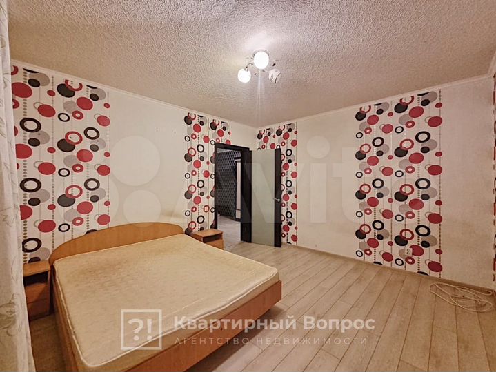 2-к. квартира, 63 м², 1/10 эт.