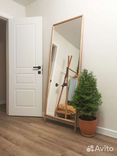 Зеркало напольное в деревянной раме