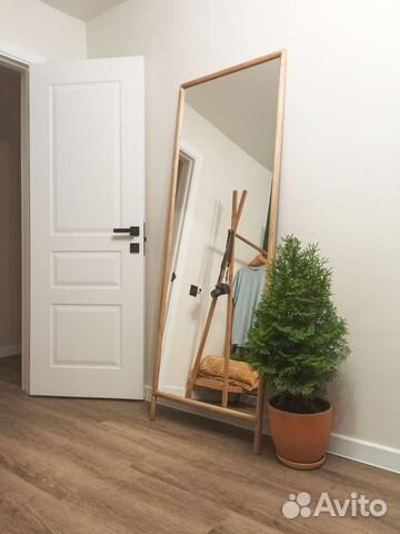 Зеркало напольное в деревянной раме