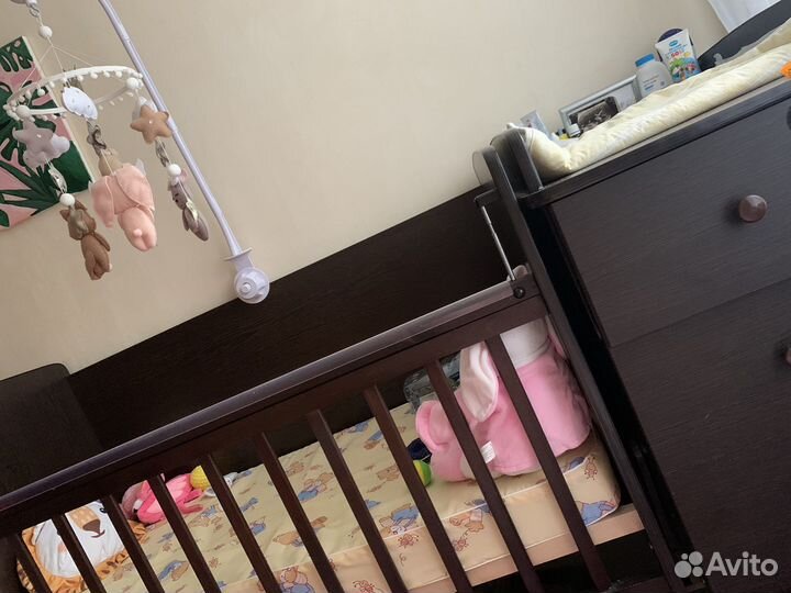 Кроватка с пеленальным столиком
