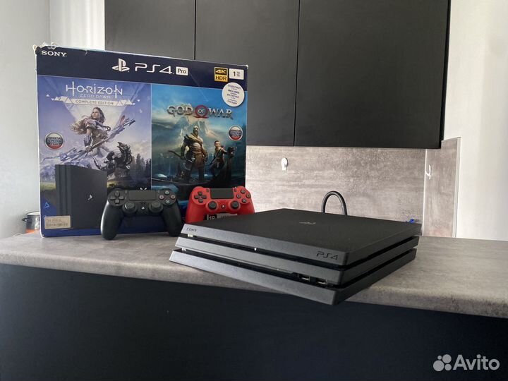 Sony Playstation 4 Pro 1Tb много игр и 2 геймпада