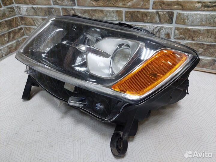 Фара левая Jeep Grand Cherokee