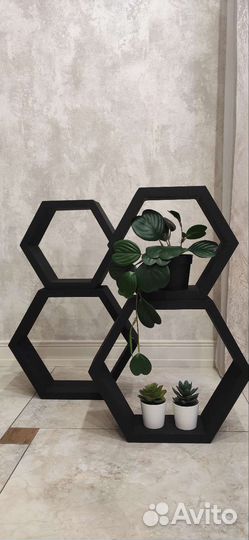 Полки в виде сот