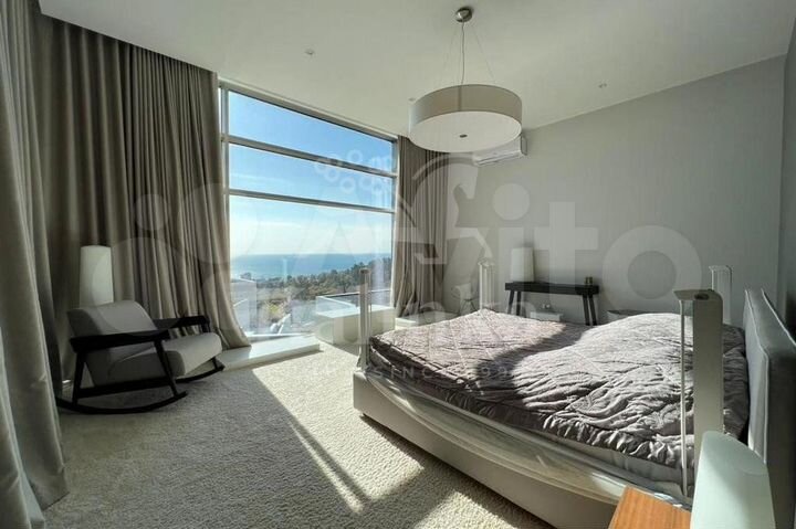 Дом 470 м² на участке 14 сот.