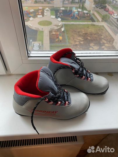 Лыжные ботинки