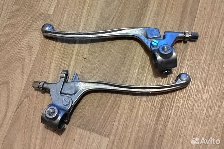 Рычаги сцепления и тормоза в сборе с кронштейнами