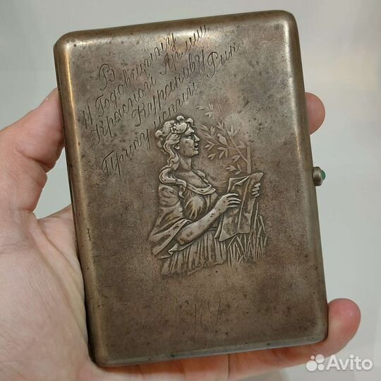 Покупку и реализация антиквариата