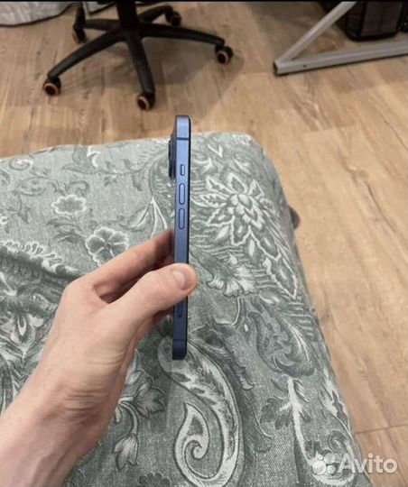 Телефон iPhone 13