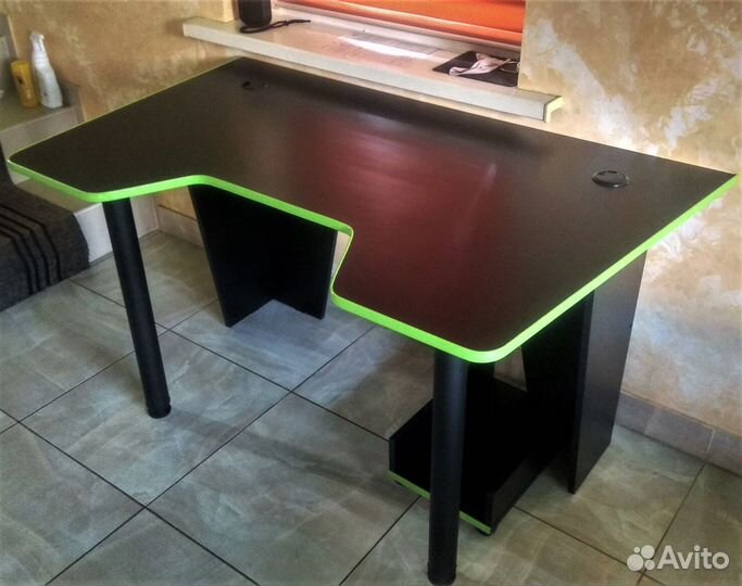 Компьютерный стол, геймерский, игровой стол