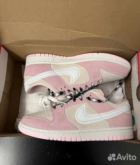 Nike dunk low LX pink