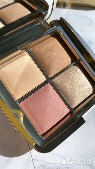 Hourglass Ambient Sculpture Unlocked palette