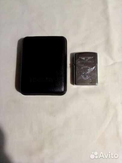 Зажигалка бензиновая Zippo Star 1